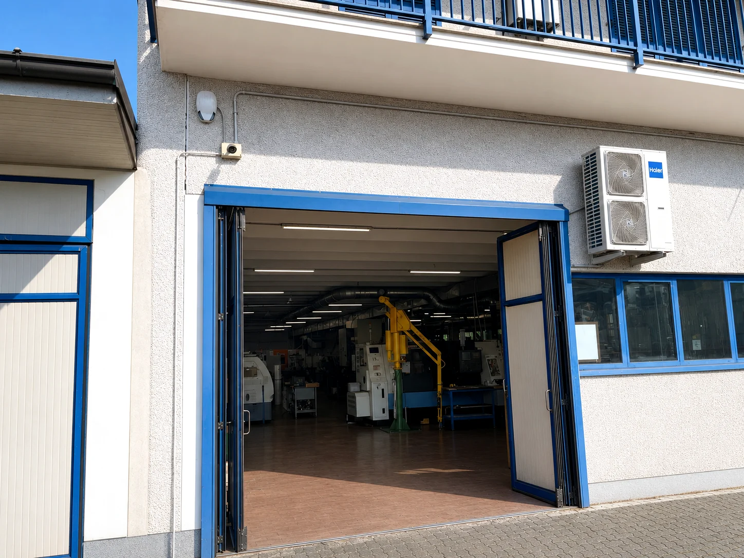 Ingresso della sede produttiva L.M.A. S.r.l. in Via dei Mandorli 72