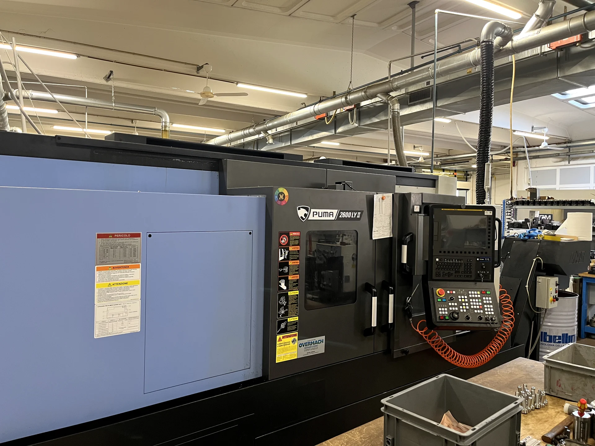 Tornio CNC nel reparto di tornitura L.M.A. S.r.l.